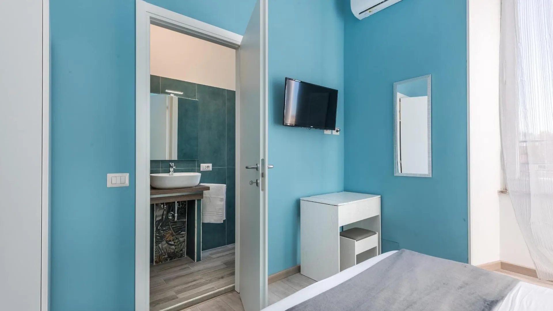 Mi Hotel Rome Center Metro Termini 0*,  Italia